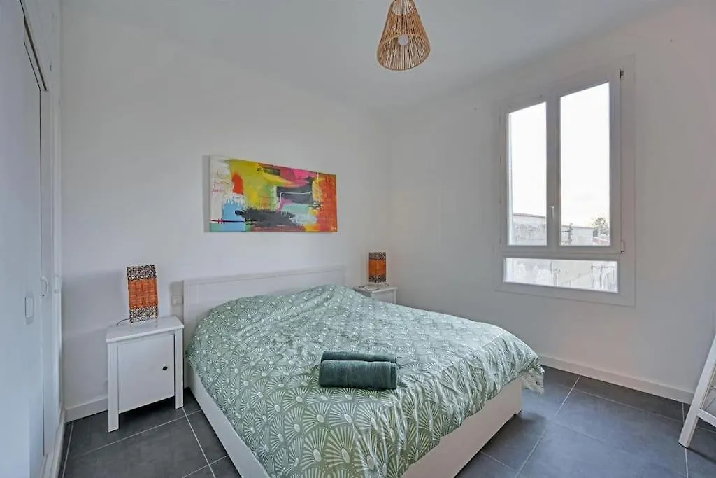 The Rooftop - Ac Clim - Wi-Fi - Parking Gratuit Dans La Rue Avignon 0*,  France