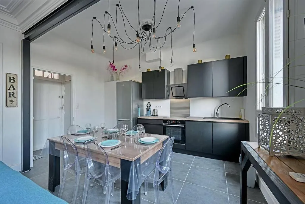 The Rooftop - Ac Clim - Wi-Fi - Parking Gratuit Dans La Rue Avignon 0*,  France